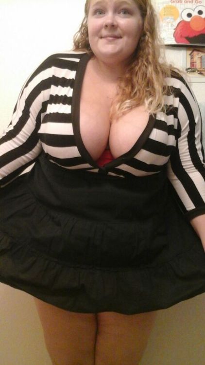 mermaiddreamsandkillerqueens:  How may I serve you? :)