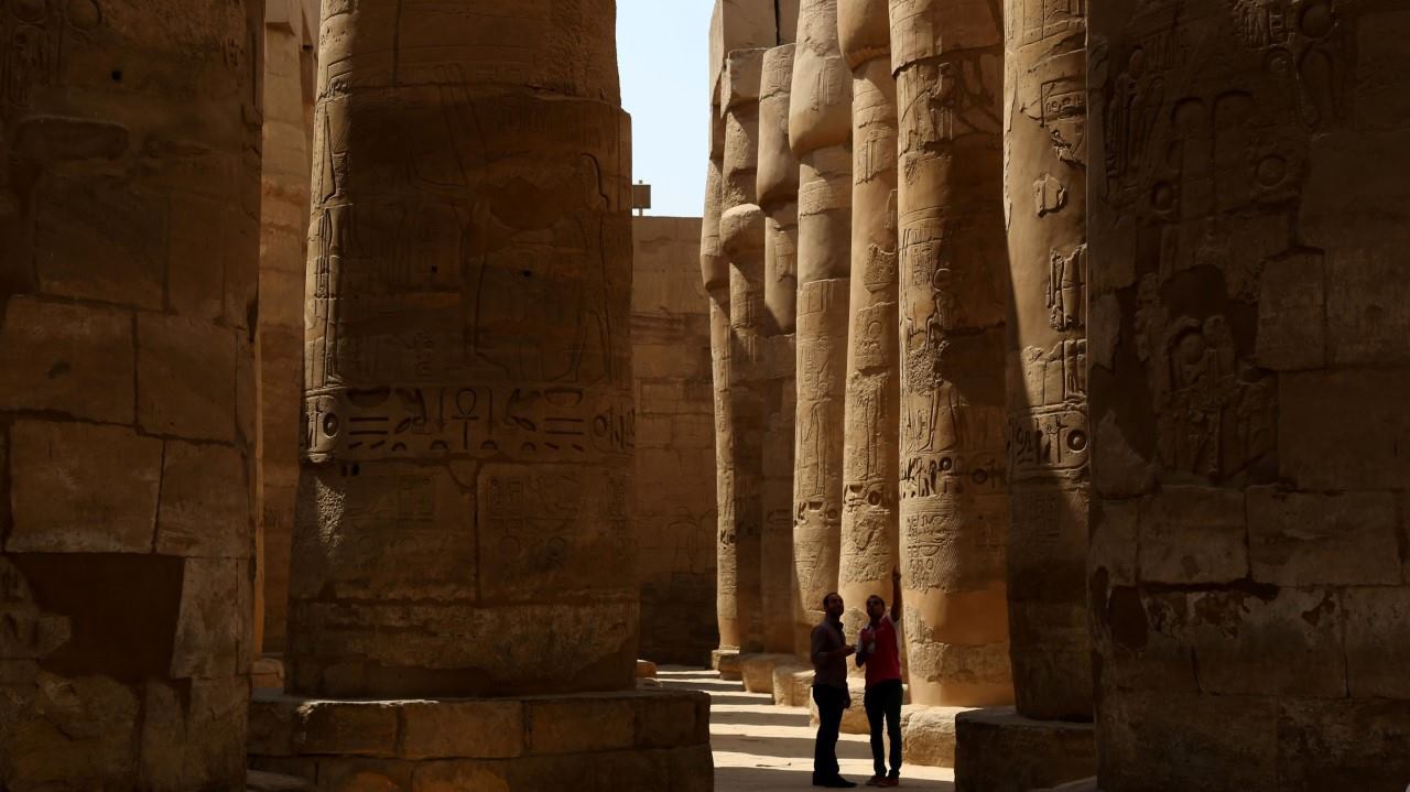 El templo faraónico de Karnak, en la ciudad egipcia de Luxor, visitado constantemente por turistas e investigadores. La explosión de una bomba hoy, 10 de junio de 2015, en un estancionamiento cerca del templo de Karnak, causó la muerte de un presunto...