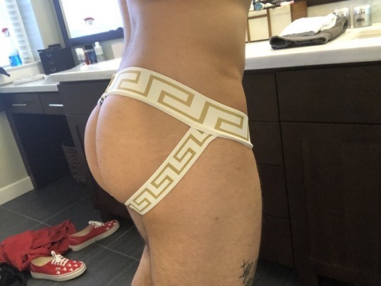 theeexposure:  I’d love to deepthroat his sexy ass 👅🍆💦