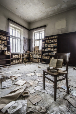 Teachingliteracy:  Abandoned Library (By Katka.havlikova) 