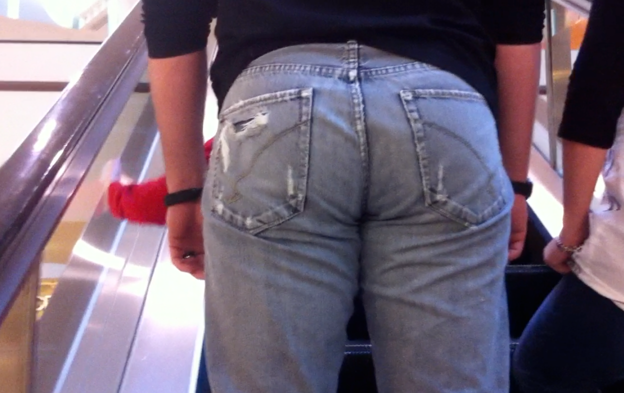 candidmaleass:  DILF Ass @ Barnes &amp; Noble http://candidmaleass.tumblr.com/