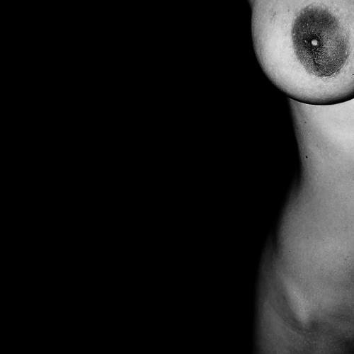 crinaprida:   geometry of lust. *no resharing on porn blogs.  