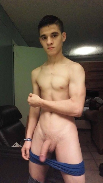 collegecock: aec2000: Hot uncut guy! confident sexy dude