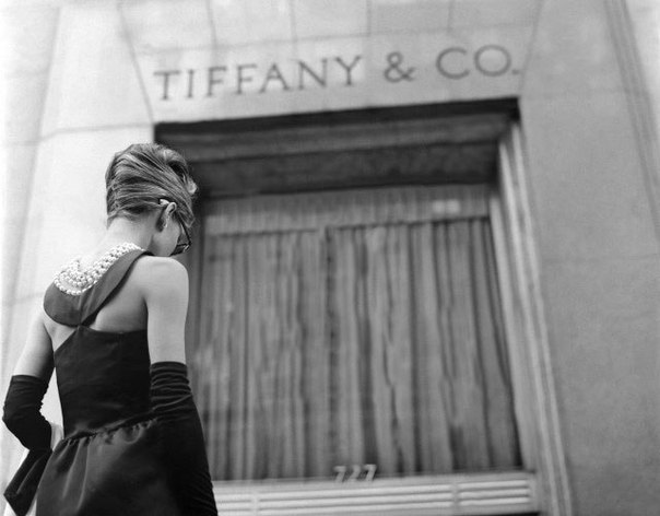 audreyhepburnenchantment:  Audrey Hepburn on the set of Breakfast at Tiffany’s,