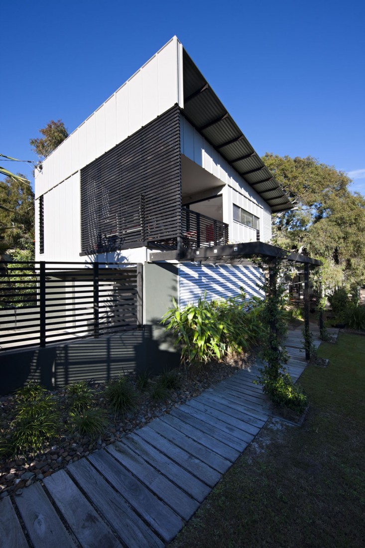 interiordsgn:  Marcus Beach House by Bark Design Architects. “The basic plan of