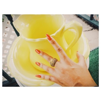 #ManicureMaven: Cita has the cutest things in her backyard. So many things to enhance the look of my manicure. 😂💅 Wearing Call me Gwen-Ever by @opi_products!