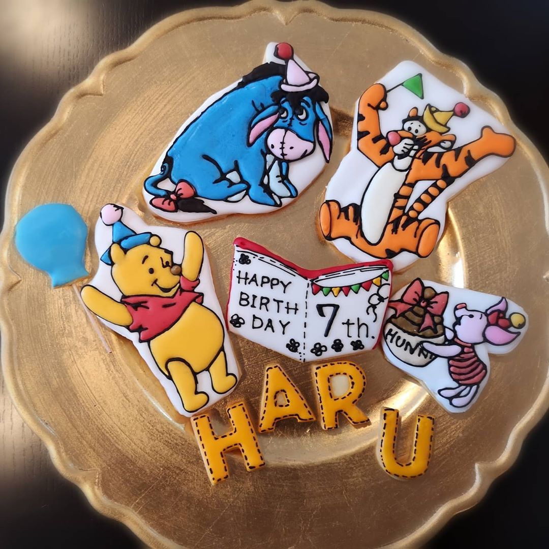アボヌール アイシングクッキー ルルベ教室 くまのプーさん かわいいプーさんのアイシングクッキー お誕生日おめでとうございます アボヌール アイシングクッキー ルルベ教室 くまのプーさん かわいいプーさんのアイシングクッキー お誕生日おめでとうございます