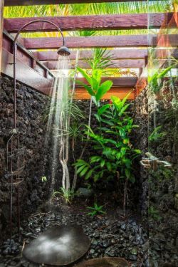 stylish-homes:  An outdoor shower with surfaced with local natural lava rocks in Kona, Hawaii. Attached to an indoor bath.  512 x 768 Keep reading