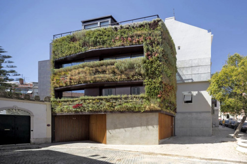 House in Travessa de Patrocinio, Lisbon, Portugal by RA&MT architects