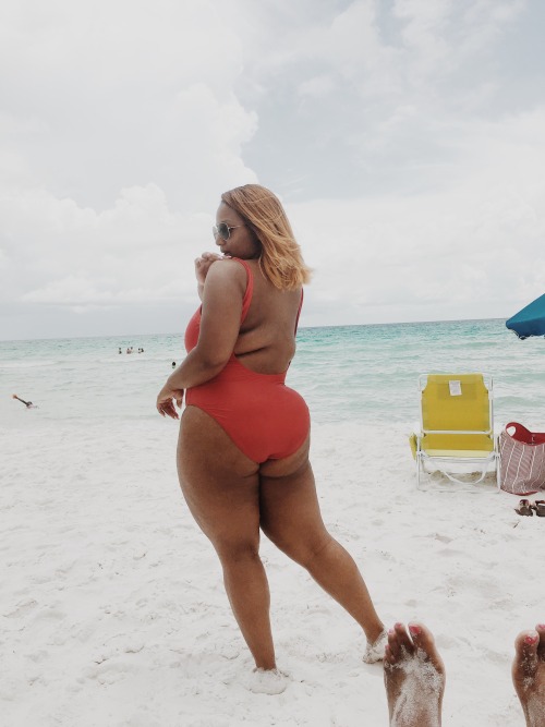 onyourtongue:  queenrayjean:  Those my mama toes  Yassssssss 😍😍