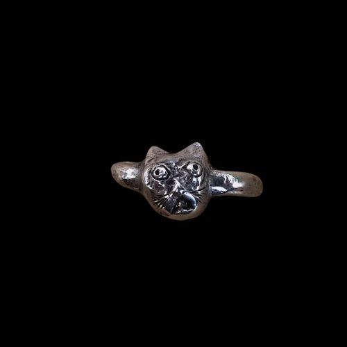 -WTF Cat Ring- One of a kind pieceMaterial: 950 silverSize: 8us (can be resized) Cat: 11mm x 10m