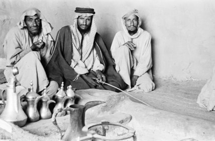 رجال بلقرن. - 1946م.تصوير: ولفريد ثيسجر.Bal Qarn men. - 1946.A.CBy: Wilfred Thesiger