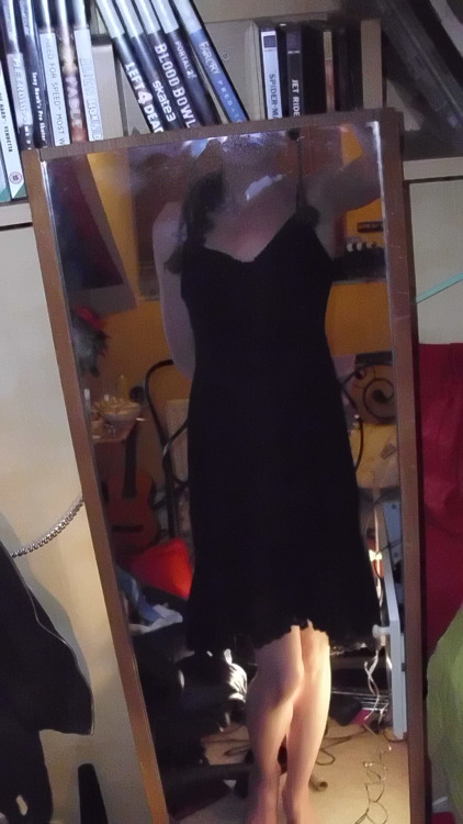 New dress! Wheeeeee~ I plan to alter all these new clothes to make them *extra* cool. 
