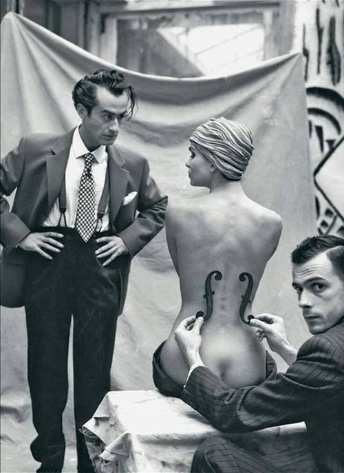 adreciclarte:Mark Arbeit - Man Ray and his model, 1930This a contemporary fashion shoot inspired by 