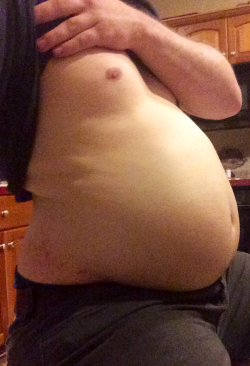 growingmygut:  bellylover111:  Cant believe