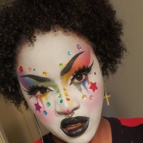 medranochav: atomicnumber62:The wave we on now my makeup idol