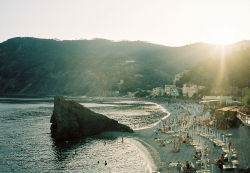 buttondownsandbackpacks:   Summer in Cinque Terre | Italy   my favorite city 