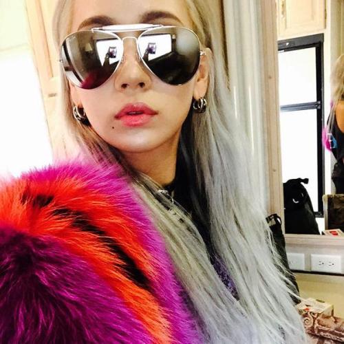 Harin’s IG: “When I give my phone to my sister for 5 seconds ✨ @chaelincl