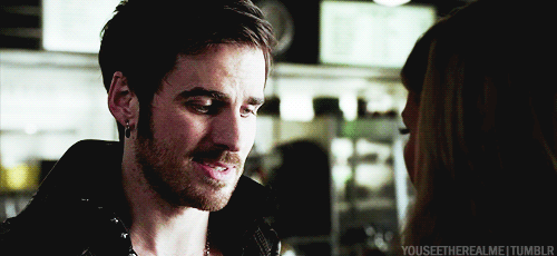 youseetherealme:#the way he looks at her #the way she loses her breath and looks at his lips (◡‿◡✿)