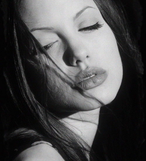 XXX worldstyles:  angelina jolie studio portrait // photo