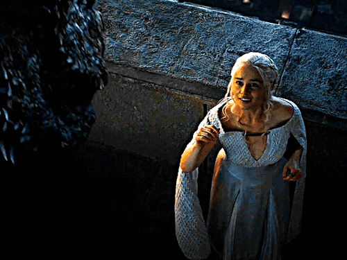 DAENERYS TARGARYEN And DROGON Game Of Thrones (2011-2019) 5.02
