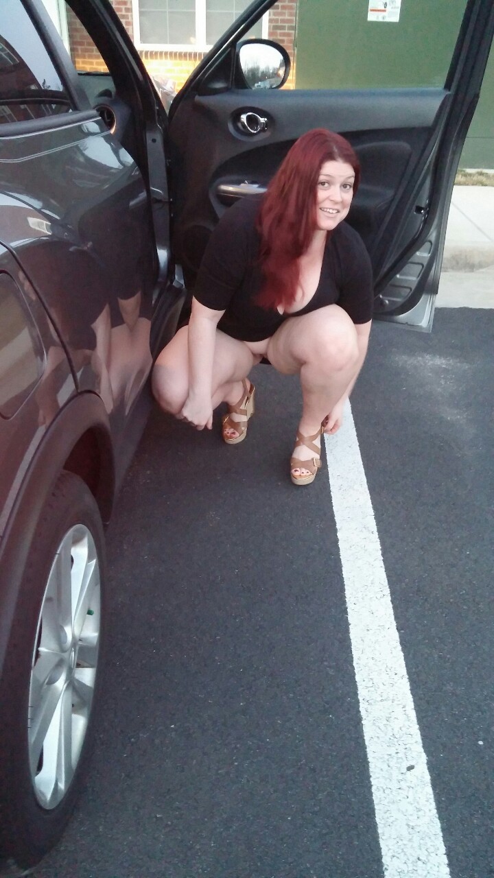 bbwsrock:  weliketoplay7384:  She knows what I like… panty free… EZ      (via
