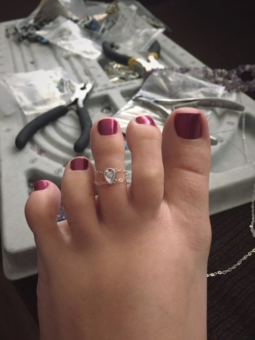 theprettygoodfoot: theprettygoodfoot: Went on a search for toe rings and came across a tiny old dia