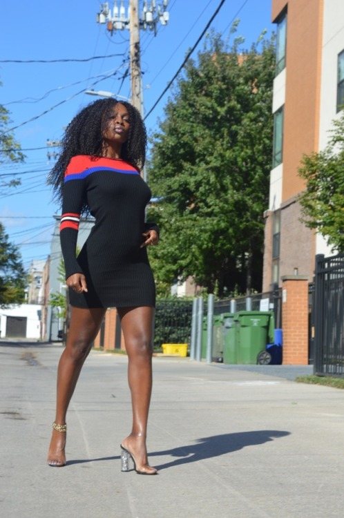 thekourtneyj:Little black dress Photographer : @tevvy