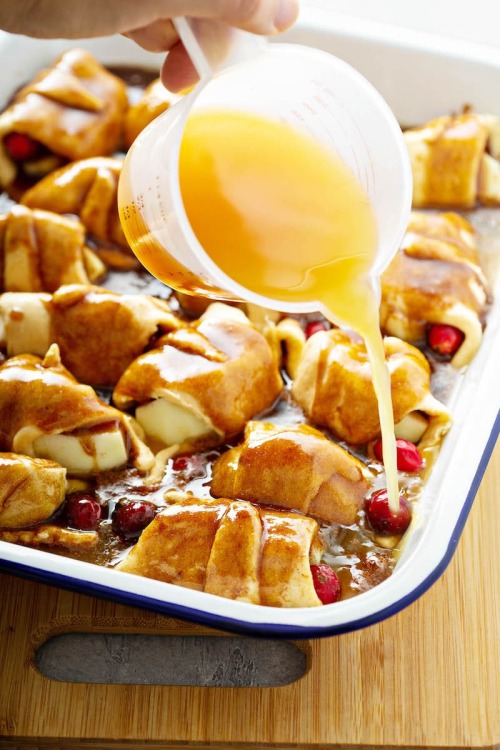 foodffs: EASY CRANBERRY APPLE DUMPLINGSFollow for recipesIs this how you roll?