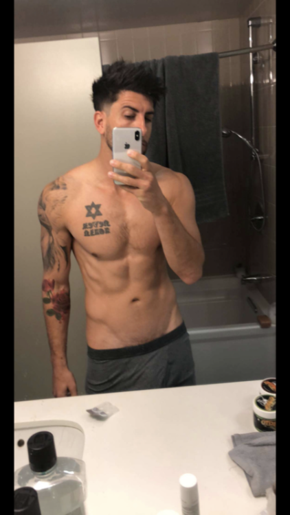 Jesse Wellens Nude and Naughty SelfiesSource: gay-male-celebs.com