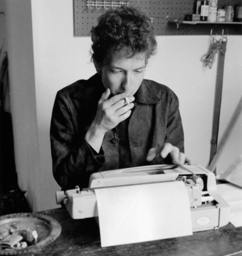 thefoolonthehill67:  Bob Dylan at Allen Ginsberg’s typewriter 