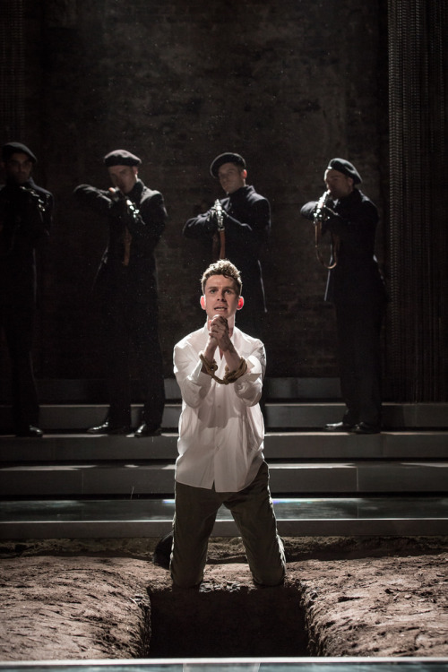 theatreisgoodforthesoul: “Richard III” by William Shakespeare Almeida Theatre, 2016 Star