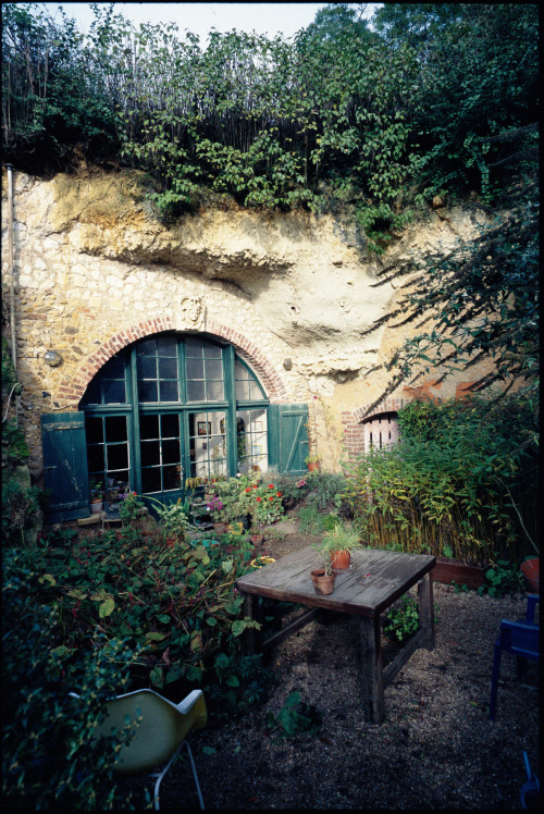 modernshorty: The cave home of Hedwig Gertrude Hilda Morrow in Trôo, France