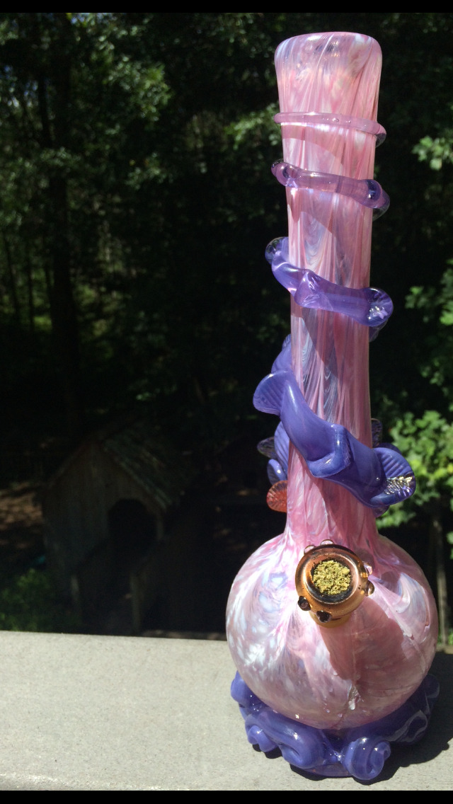 moonlight-charm:  kush-kitt3n:  Bong appreciation post   I Need This Piece