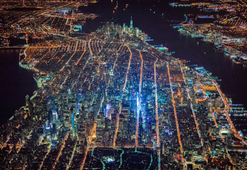 sci-universe:  The series “Gotham 7.5K” by photographer and filmmaker Vincent Laforet really show how great our imaging technology has got: he captured those absolutely stunning high-altitude photos of New York City at night on a helicopter. Cameras