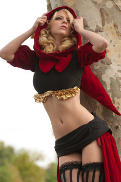 hotcosplaychicks:  Princess Velvet Cosplay by AMFRPhotography Follow us on Twitter - http://twitter.com/hotcosplaychick