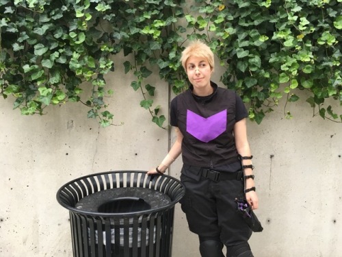 veliseraptor:nycc 2017 day one: @ameliarating as hawkeye (clint barton edition), co-starring a trash