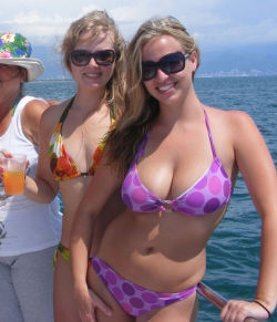 awesome-bikini-girls:    Awesome Bikini Girls
