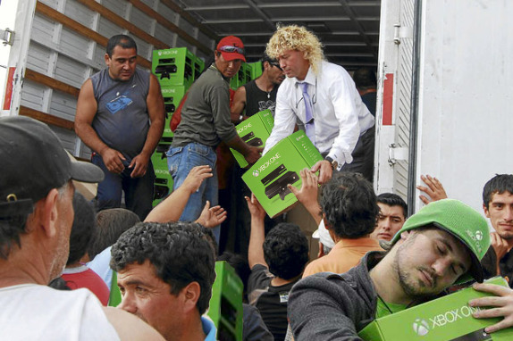 jaidefinichon:  Ayuda para los damnificados del Calbuco.  Se viene, Farkas Presidente.