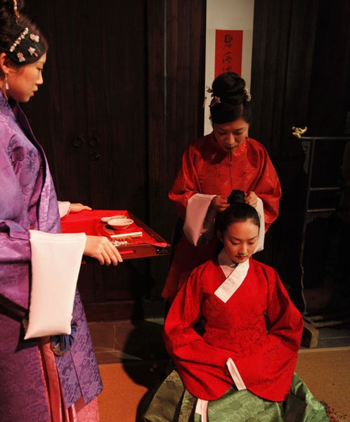 笄礼 Ji Li, the traditional coming-of-age ceremony for girls who reach fifteen, the adult age of women
