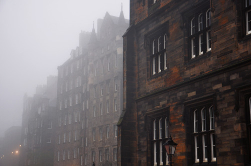 starfaell: unknownothers: Edinburgh fog. @metvmorqhoses