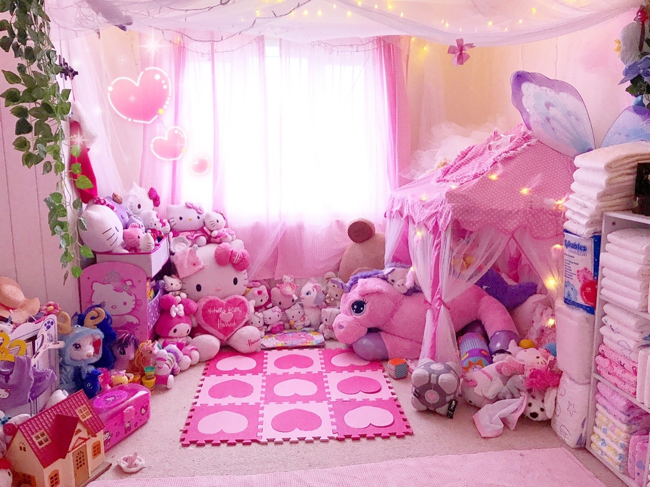 pixipup:  hellogirlcat:  I reorganised my playroom last weekend (with dada’s help)