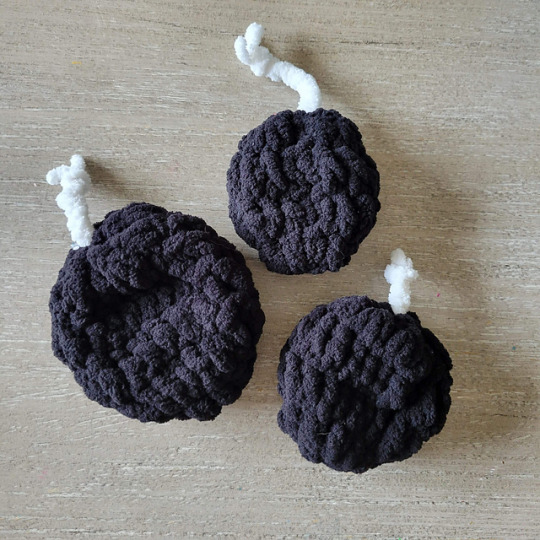 Reusable Water Bomb by Victoria StewartFree Crochet Pattern Here #free#free pattern#crochet#crochet pattern#amigurumi