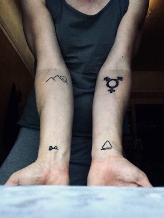 casey-is-a-jazzpunk:  Symmetry.