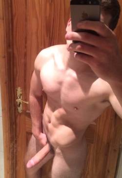 straightkikrequests:  Ripped, muscular guy Seb loves to show off - and I’m sure you can see why!! Please let him know what you think of him! ;) Edit: he has requested I take down his face pics. Sorry gurls! Xx 