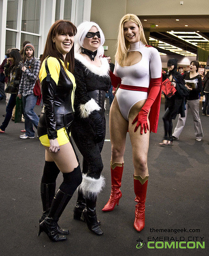 geekyloves:  Submit your Sexy Geek Pics here.