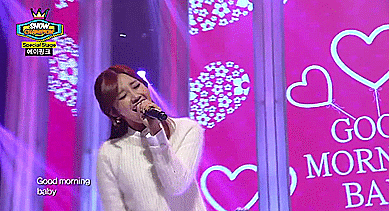 hyeunji:  Eunji hitting high notes (with a gorgeous smile on her face) through the
