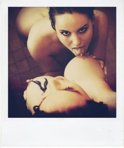 deeperimpact:  Got people asking if that’s my girl getting her titties licked haha no I wish, I wish 