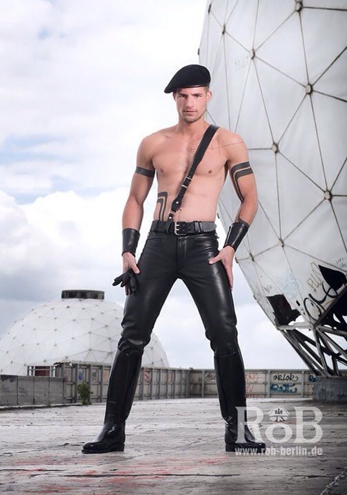rubberlycra:  SERGEN!!! Mega post day http://www.rob-paris.com/http://www.rob-berlin.de/https://www.facebook.com/robparis.frhttps://www.facebook.com/robberlin.de