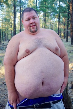 bigbearnchaser:  BigBear loves getting naked in the woods. Do you? :)  wow just fuck me